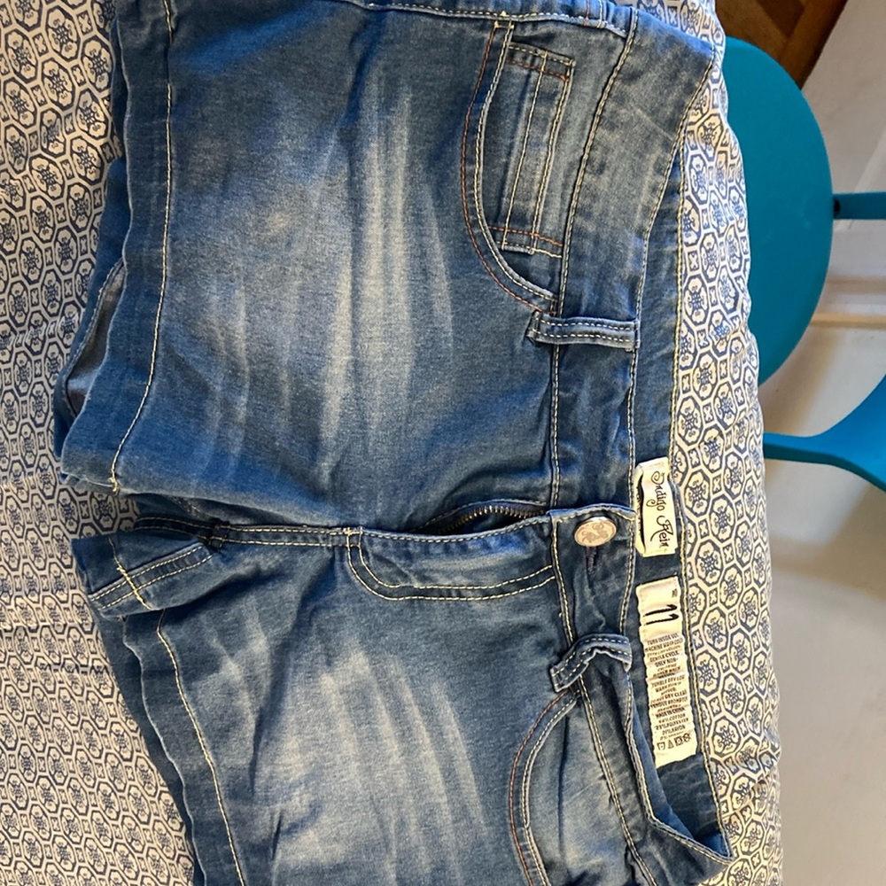 Women’s Size 11 Indigo Rein jean shorts